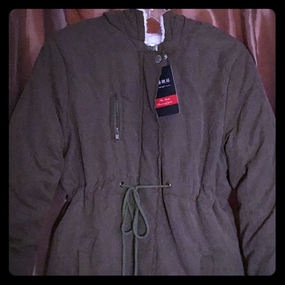 NWT SMALL Coat XL But Does Fit a 2P Female Adult